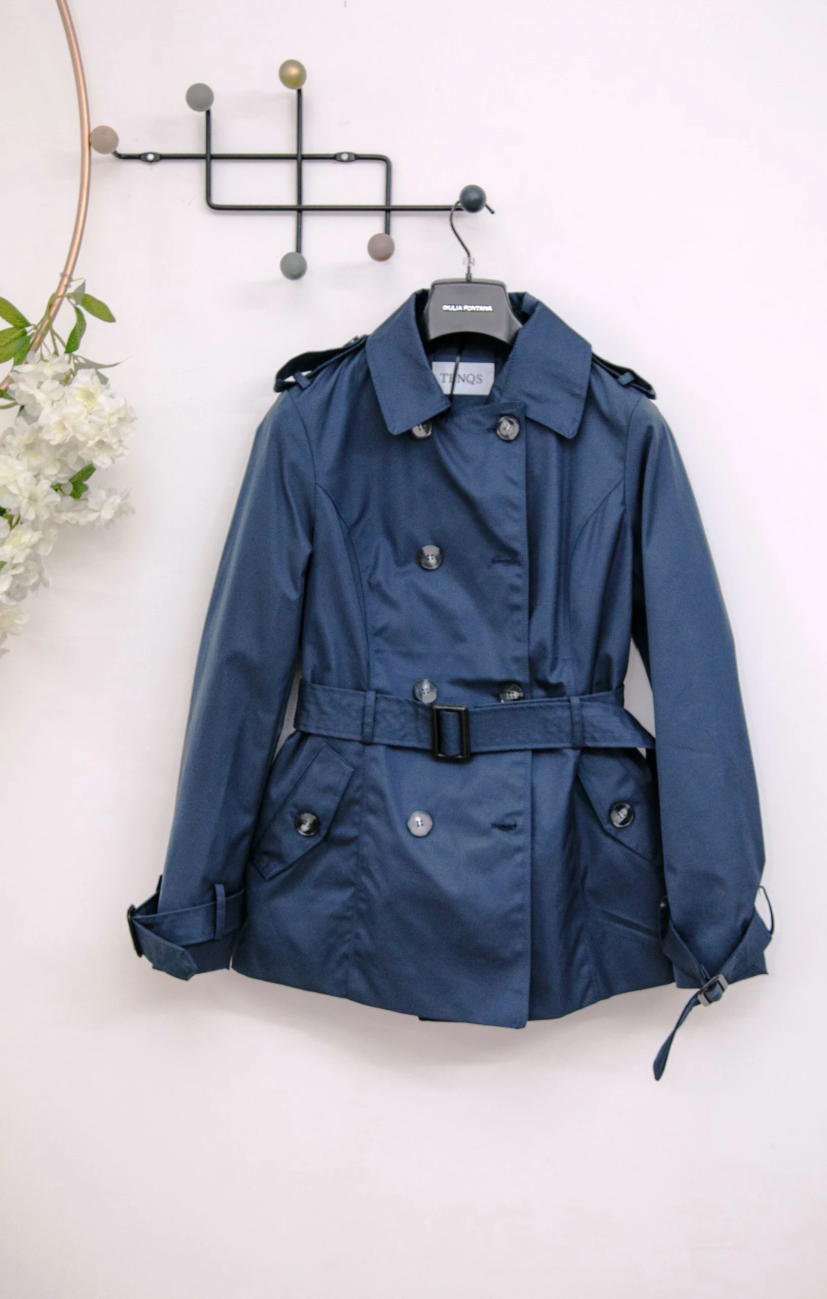 TRENCH CORTO