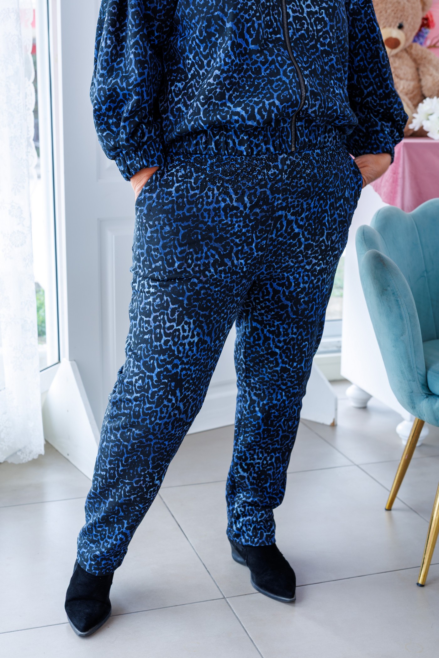 Pantalone felpa shiki con brillantini - immagine 2
