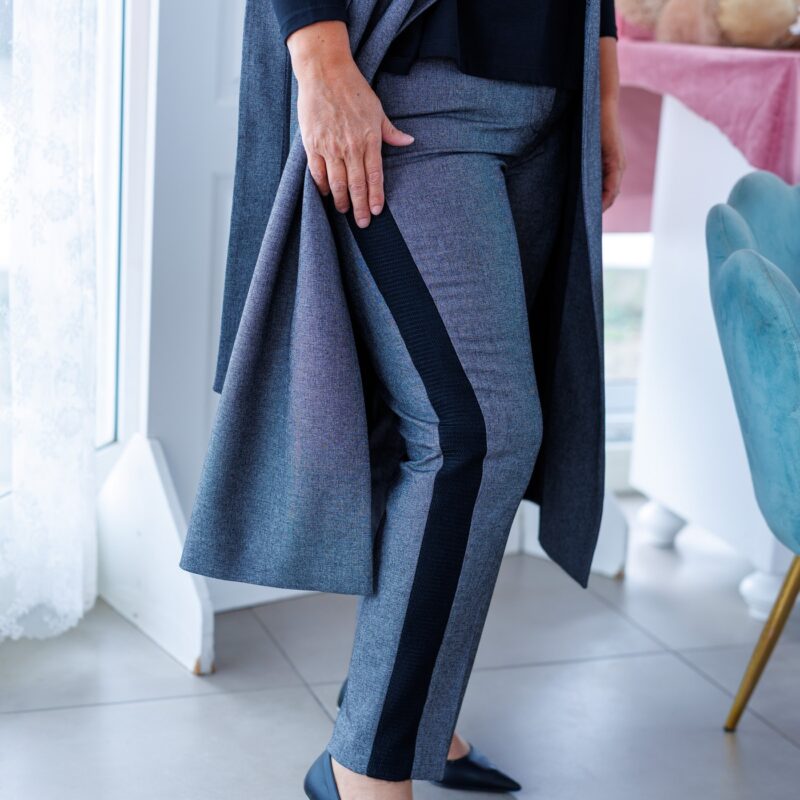 Pantalone con banda laterale