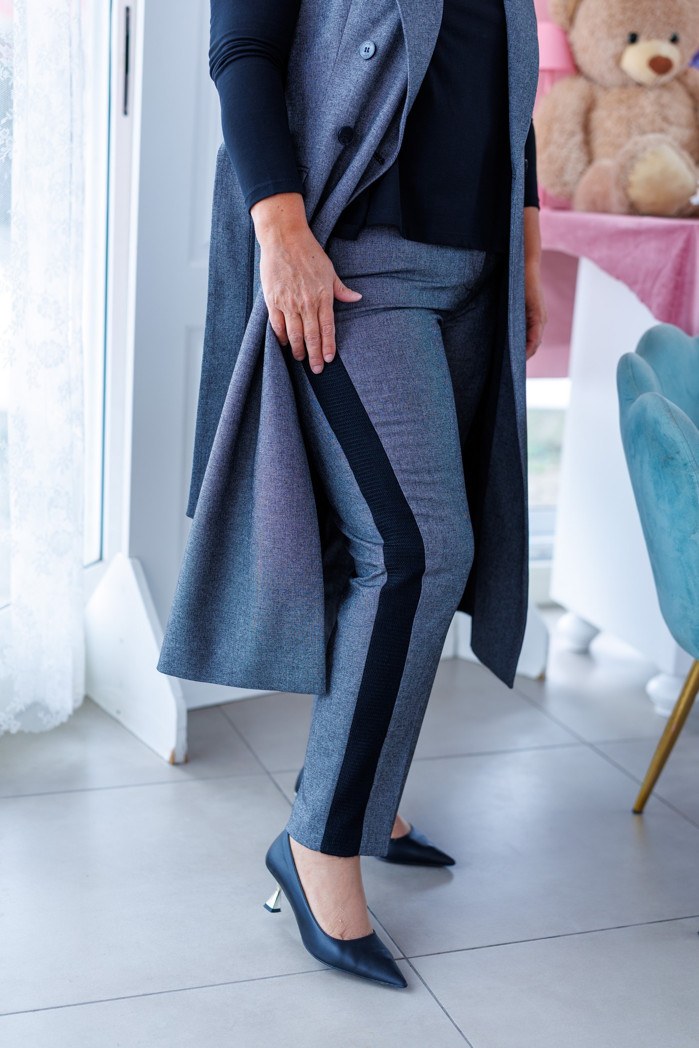Pantalone con banda laterale