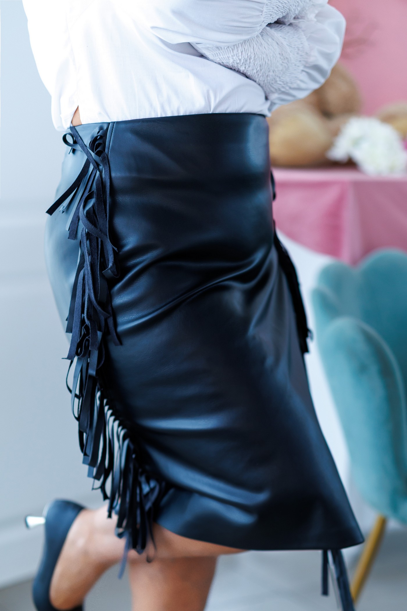 Gonna in pelle shiki nera con frange - immagine 2